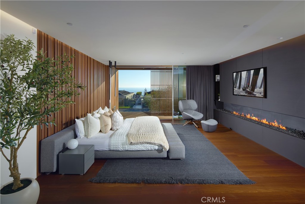 Laguna Beach, California, 92651, United States, 4 Bedrooms Bedrooms, ,6 BathroomsBathrooms,Residential,For Sale,1988252