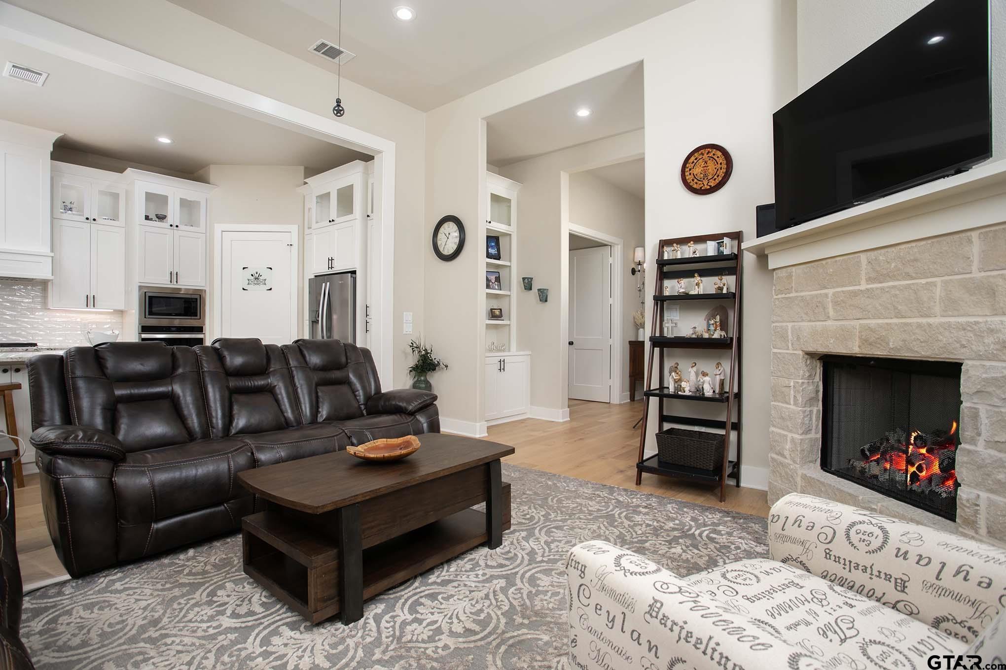Tyler, Texas, 75703, United States, 4 Bedrooms Bedrooms, ,3 BathroomsBathrooms,Residential,For Sale,1784072