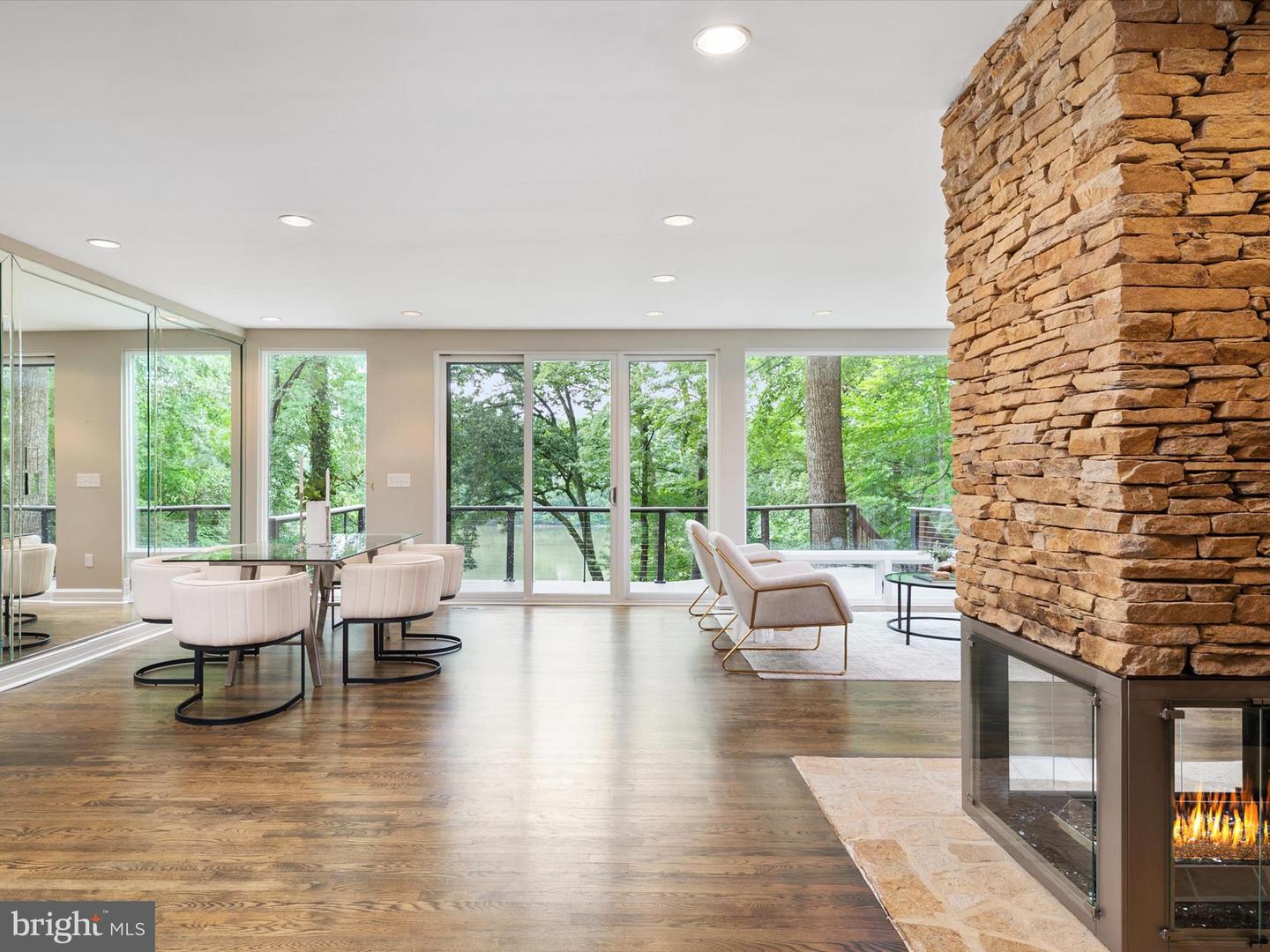 Annapolis, Maryland, 21401, United States, 5 Bedrooms Bedrooms, ,5 BathroomsBathrooms,Residential,For Sale,1895873