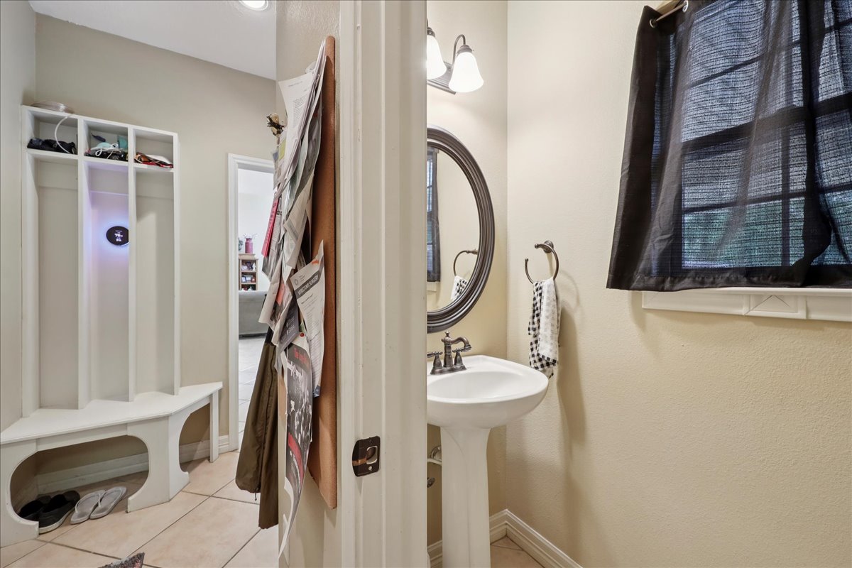 Kountze, Texas, 77625, United States, 5 Bedrooms Bedrooms, ,4 BathroomsBathrooms,Residential,For Sale,1903707