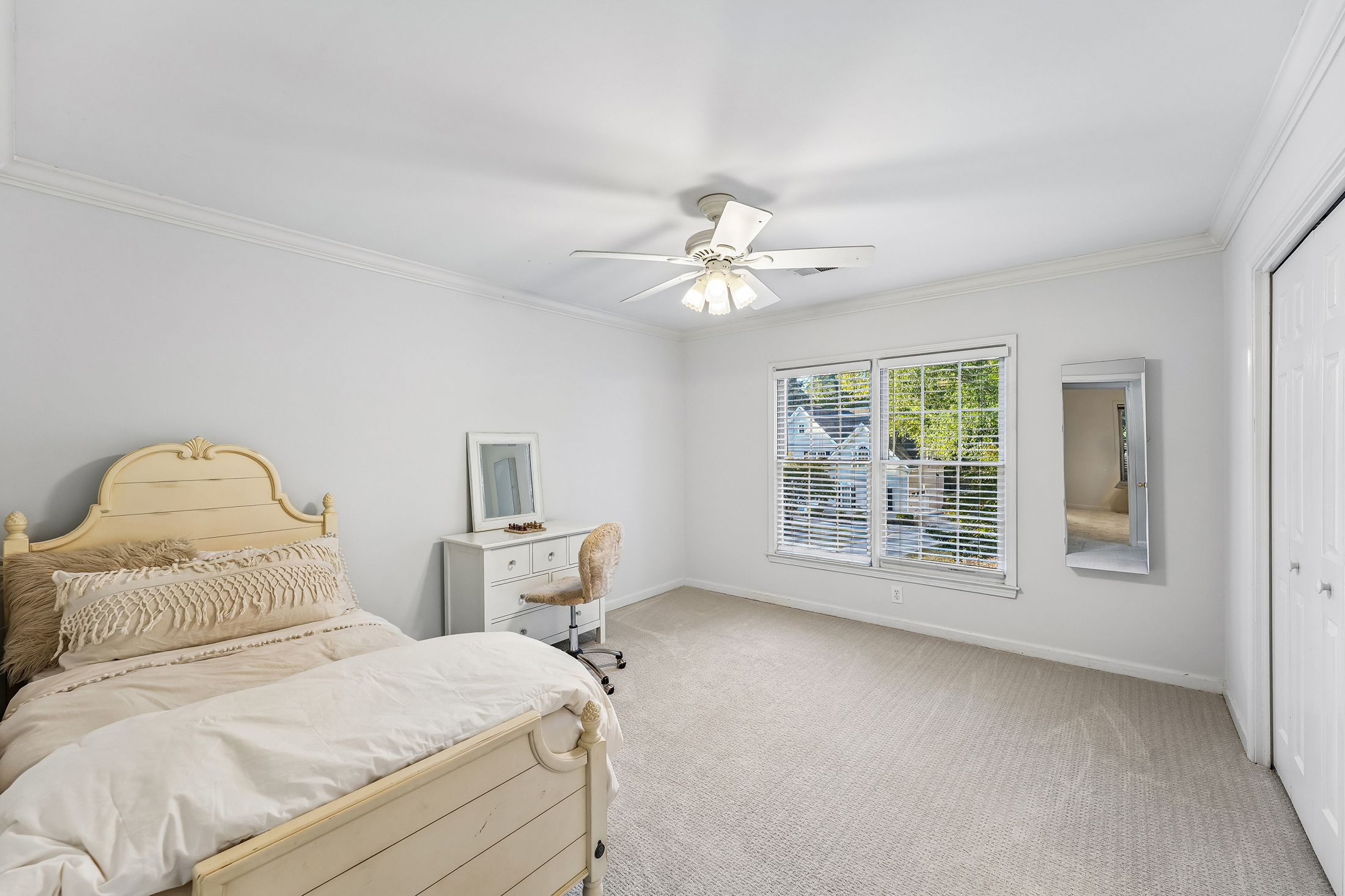  Beautiful, Renovated Daylight Basement Home on Exceptional Lot - 物件實景