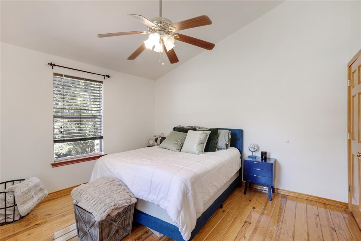 Bonham, Texas, 75418, United States, 6 Bedrooms Bedrooms, ,3 BathroomsBathrooms,Residential,For Sale,1983606