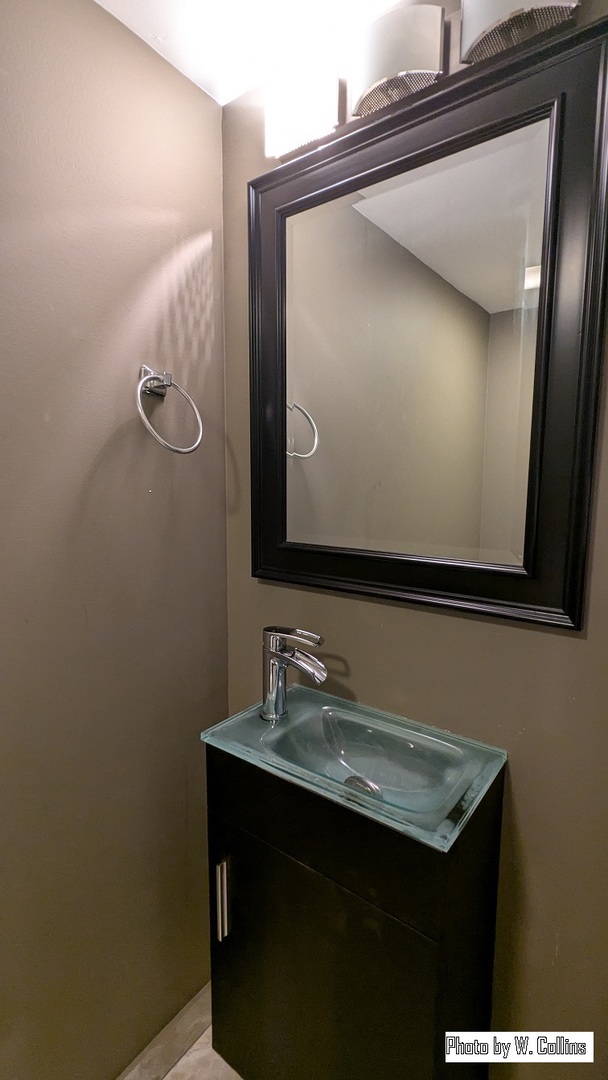 Chicago, Illinois, 60653, United States, 4 Bedrooms Bedrooms, ,4 BathroomsBathrooms,Residential,For Sale,1940969