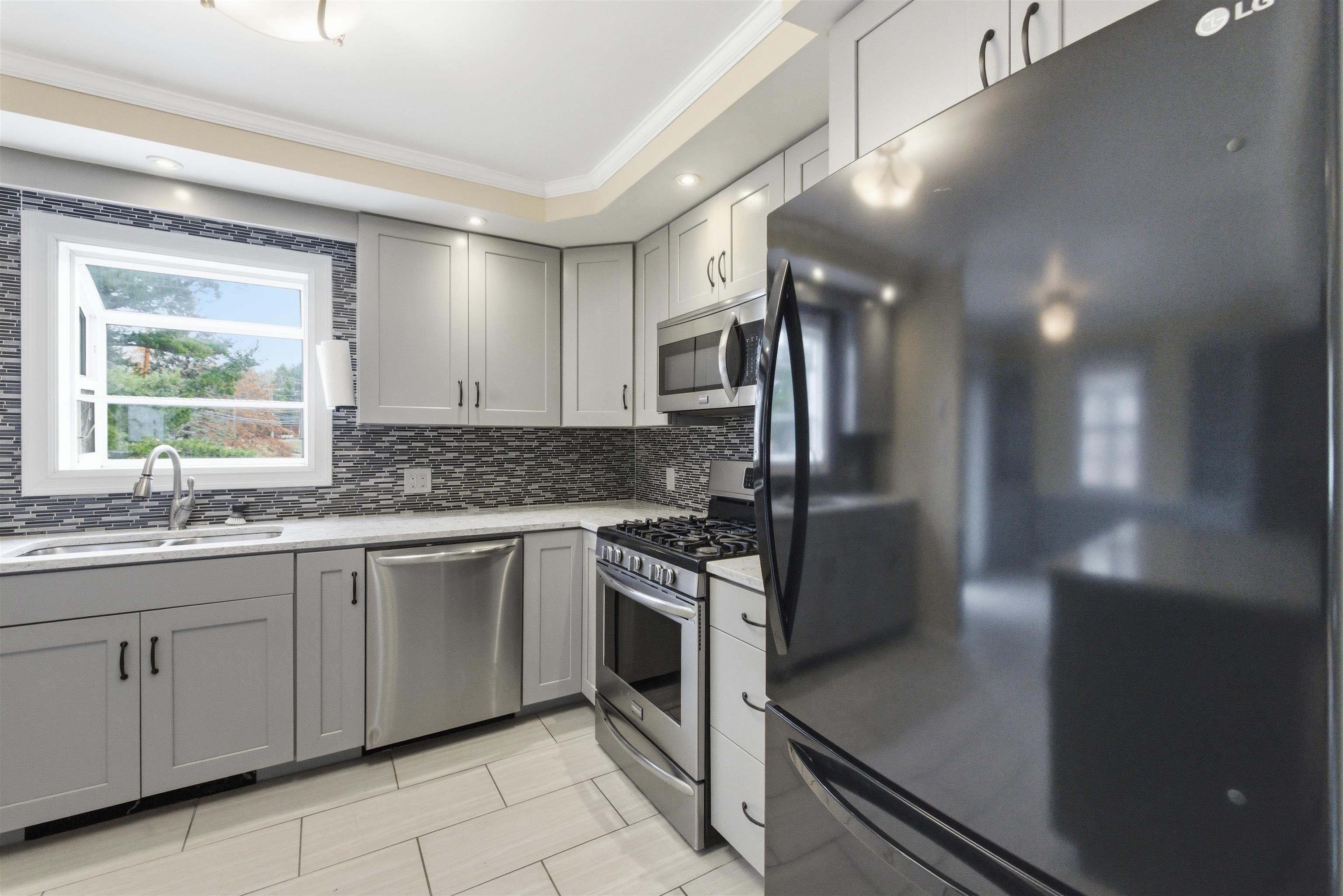 Laconia, New Hampshire, 03246, United States, 3 Bedrooms Bedrooms, ,Residential,For Sale,1991727