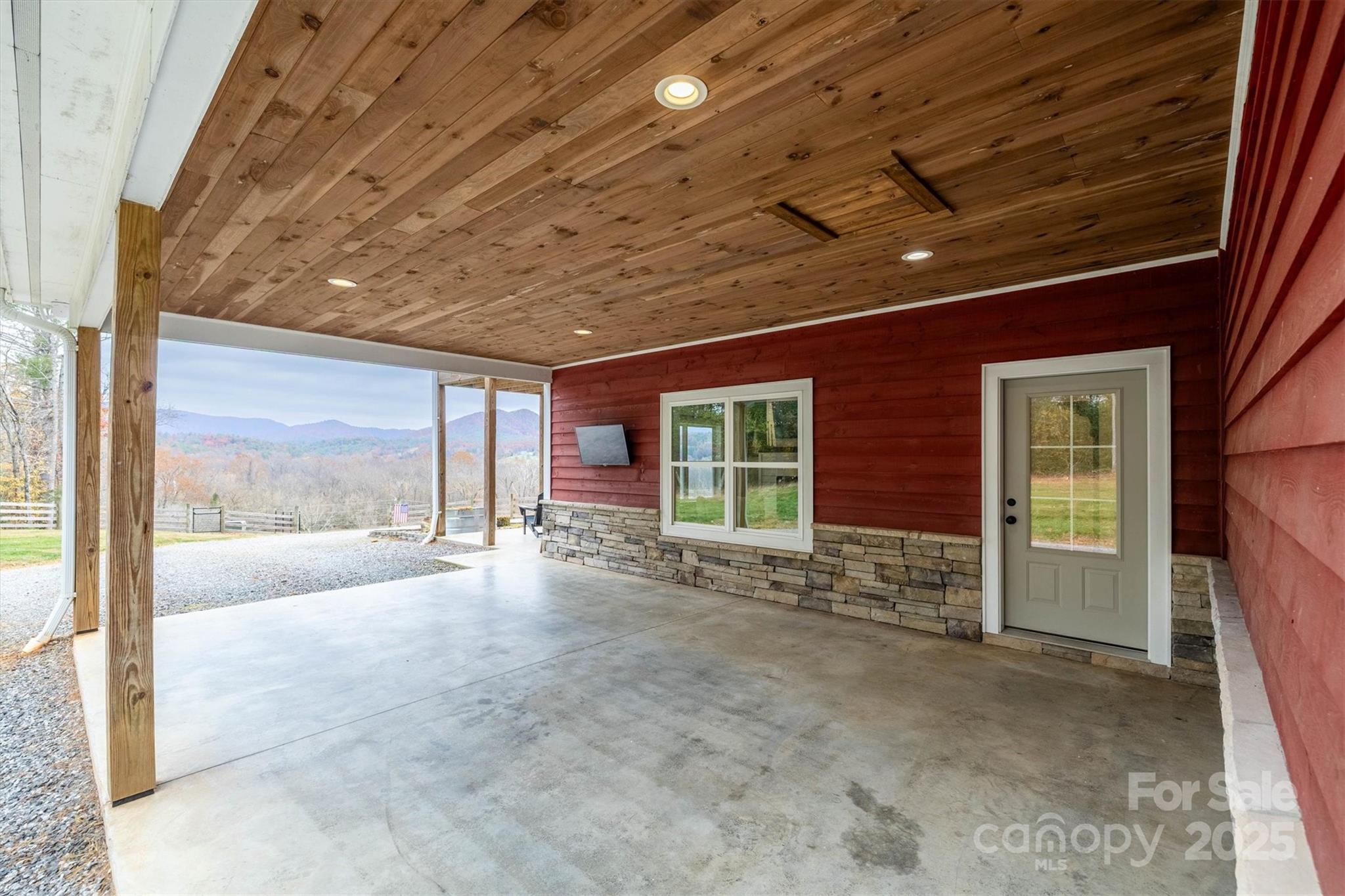 Lenoir, North Carolina, 28645, United States, 3 Bedrooms Bedrooms, ,3 BathroomsBathrooms,Residential,For Sale,1992065