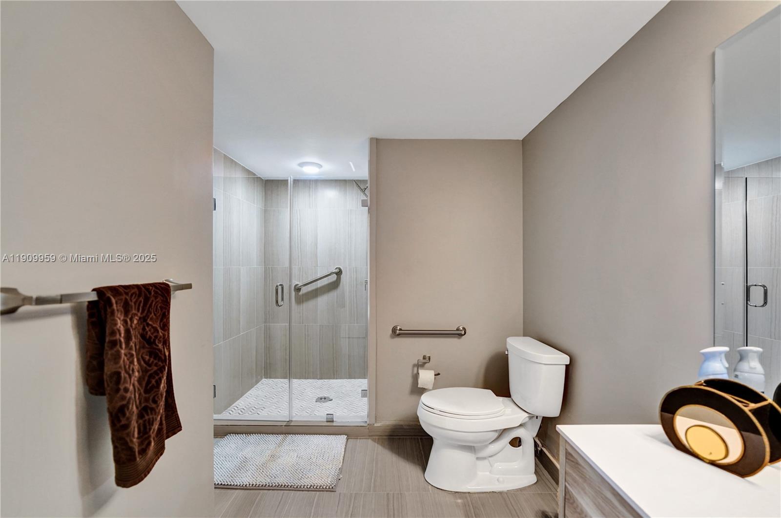 Aventura, Florida, 33180, United States, 2 Bedrooms Bedrooms, ,2 BathroomsBathrooms,Residential,For Sale,1988948