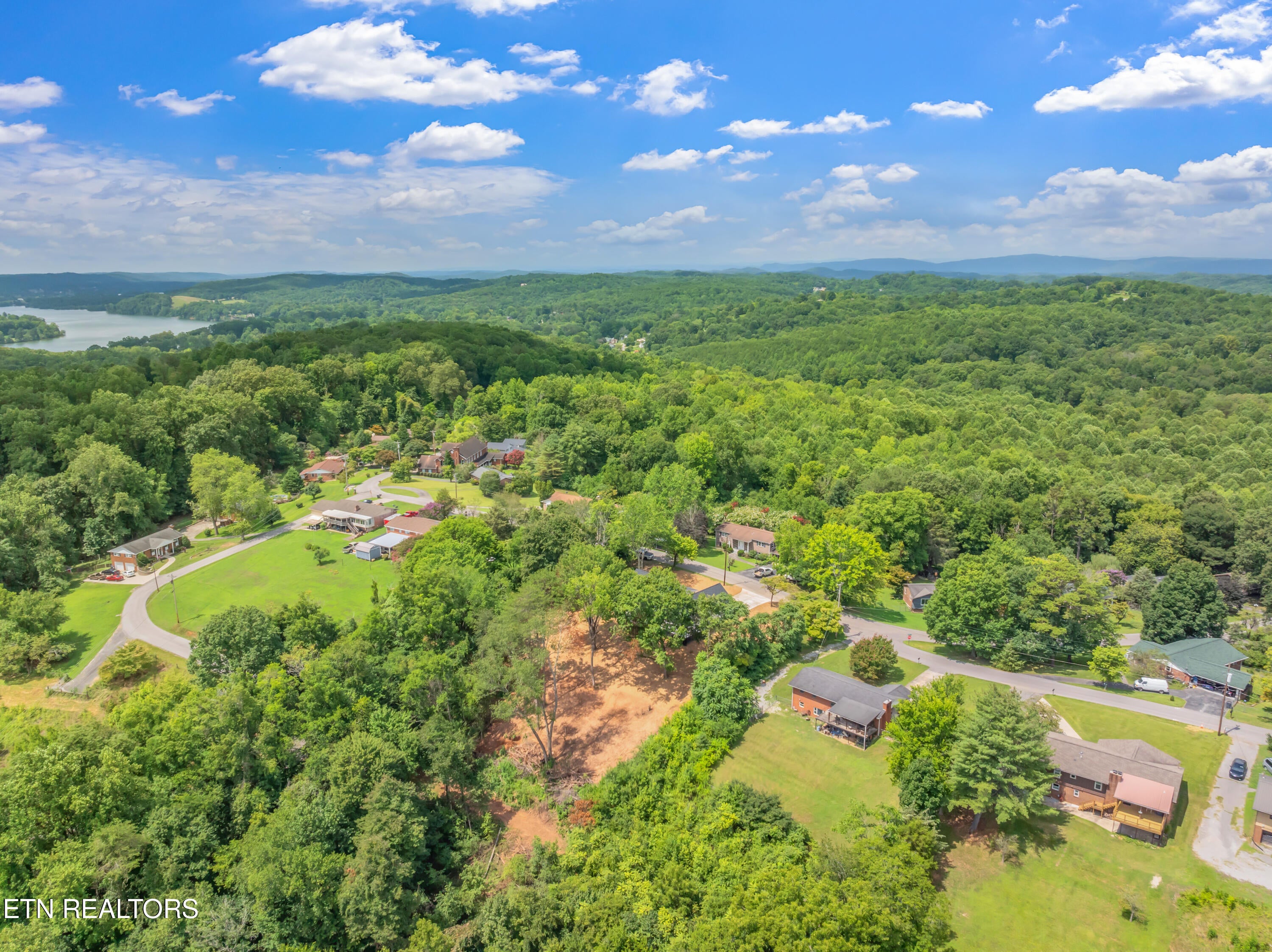 Kingston, Tennessee, 37763, United States, 3 Bedrooms Bedrooms, ,2 BathroomsBathrooms,Residential,For Sale,1907401