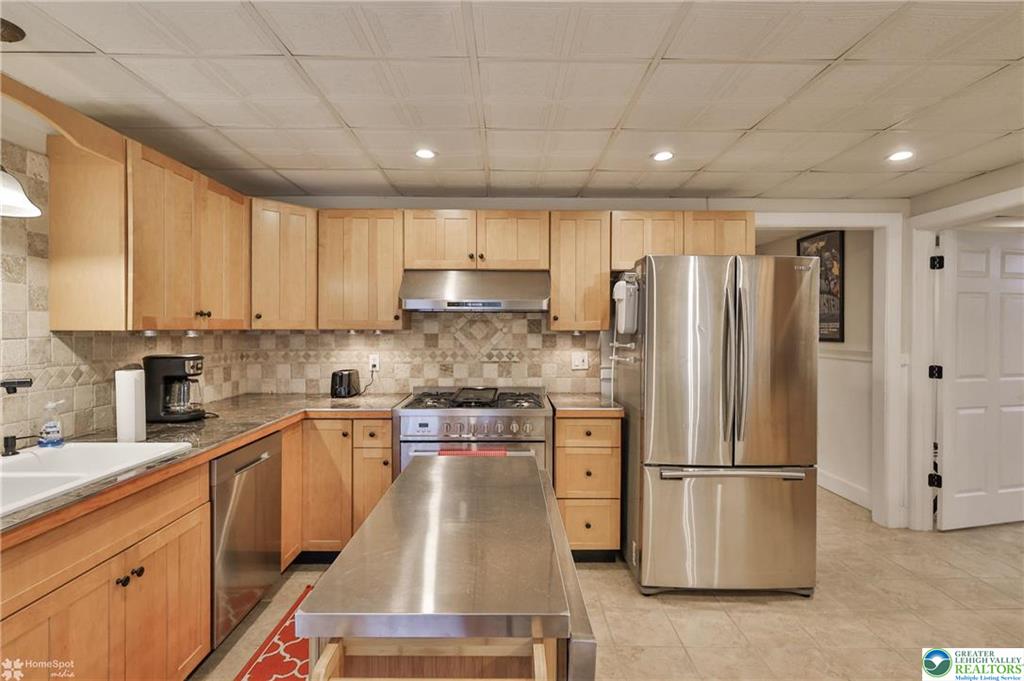 Stroudsburg, Pennsylvania, 18360-6926, United States, 7 Bedrooms Bedrooms, ,4 BathroomsBathrooms,Residential,For Sale,1904497