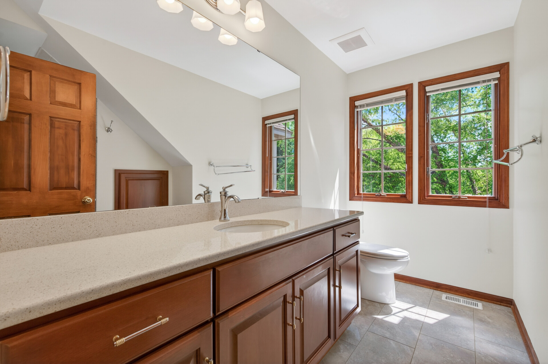  Luxury Lakeside Retreat in the Heart of Woodbury - 物件實景