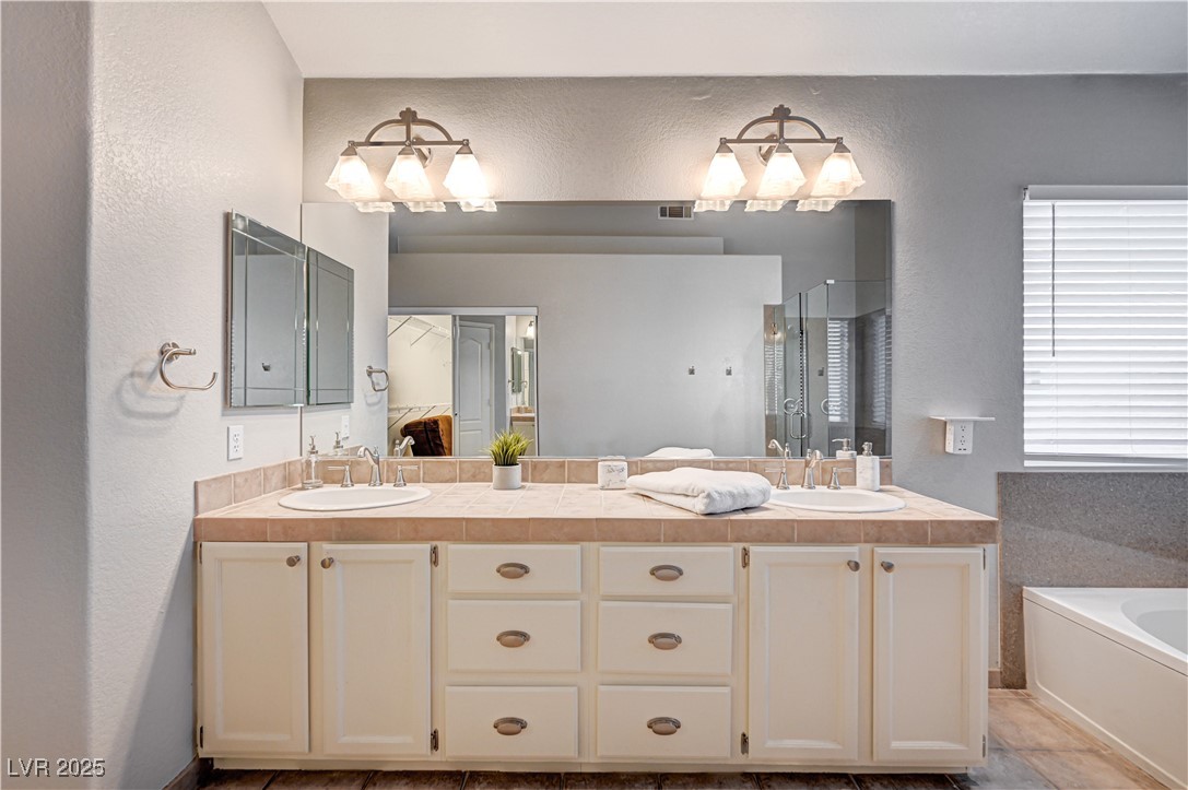 Las Vegas, Nevada, 89134, United States, 4 Bedrooms Bedrooms, ,3 BathroomsBathrooms,Residential,For Sale,1998518