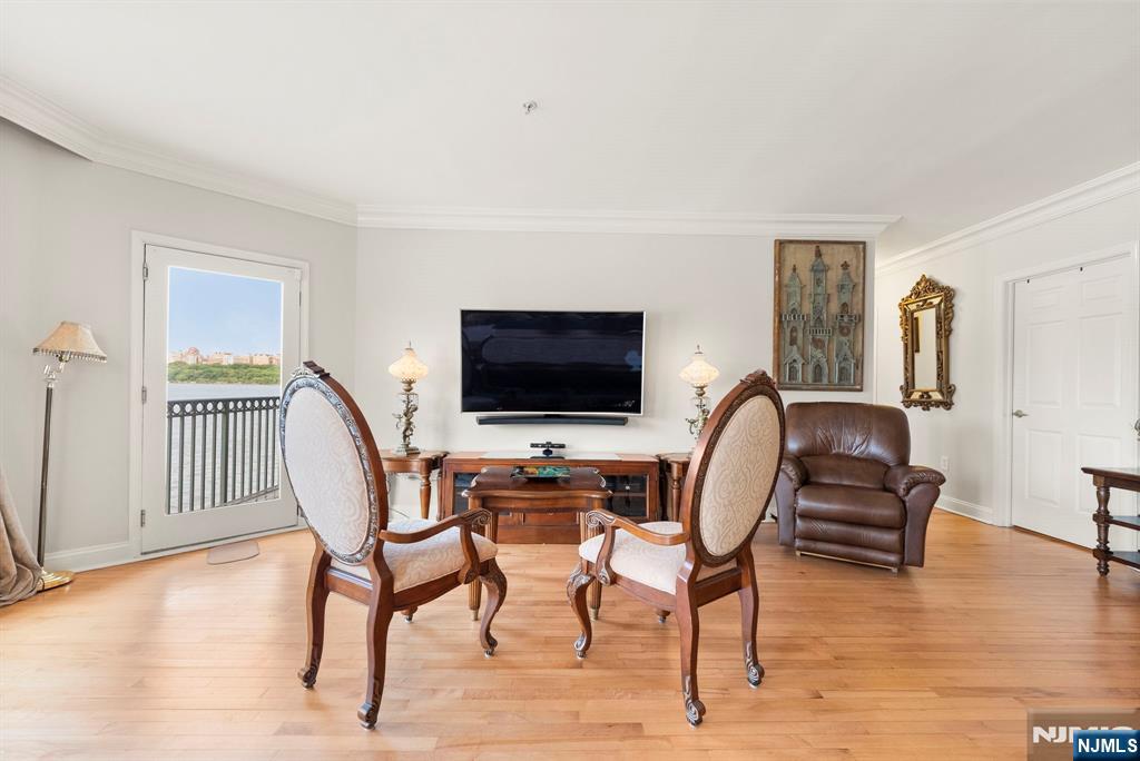 Edgewater, New Jersey, 07020, United States, 2 Bedrooms Bedrooms, ,2 BathroomsBathrooms,Residential,For Sale,1934539