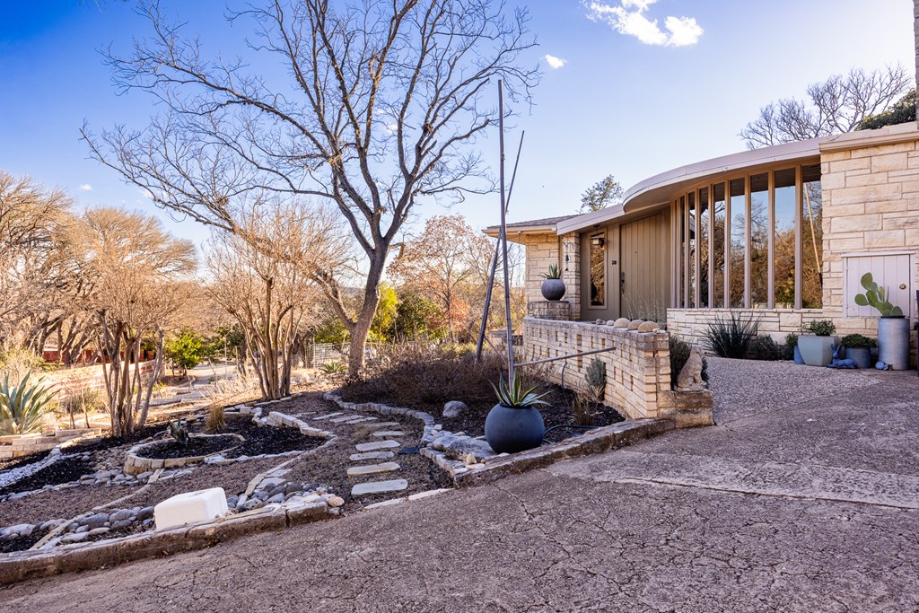 Kerrville, Texas, 78028, United States, 3 Bedrooms Bedrooms, ,3 BathroomsBathrooms,Residential,For Sale,2016606