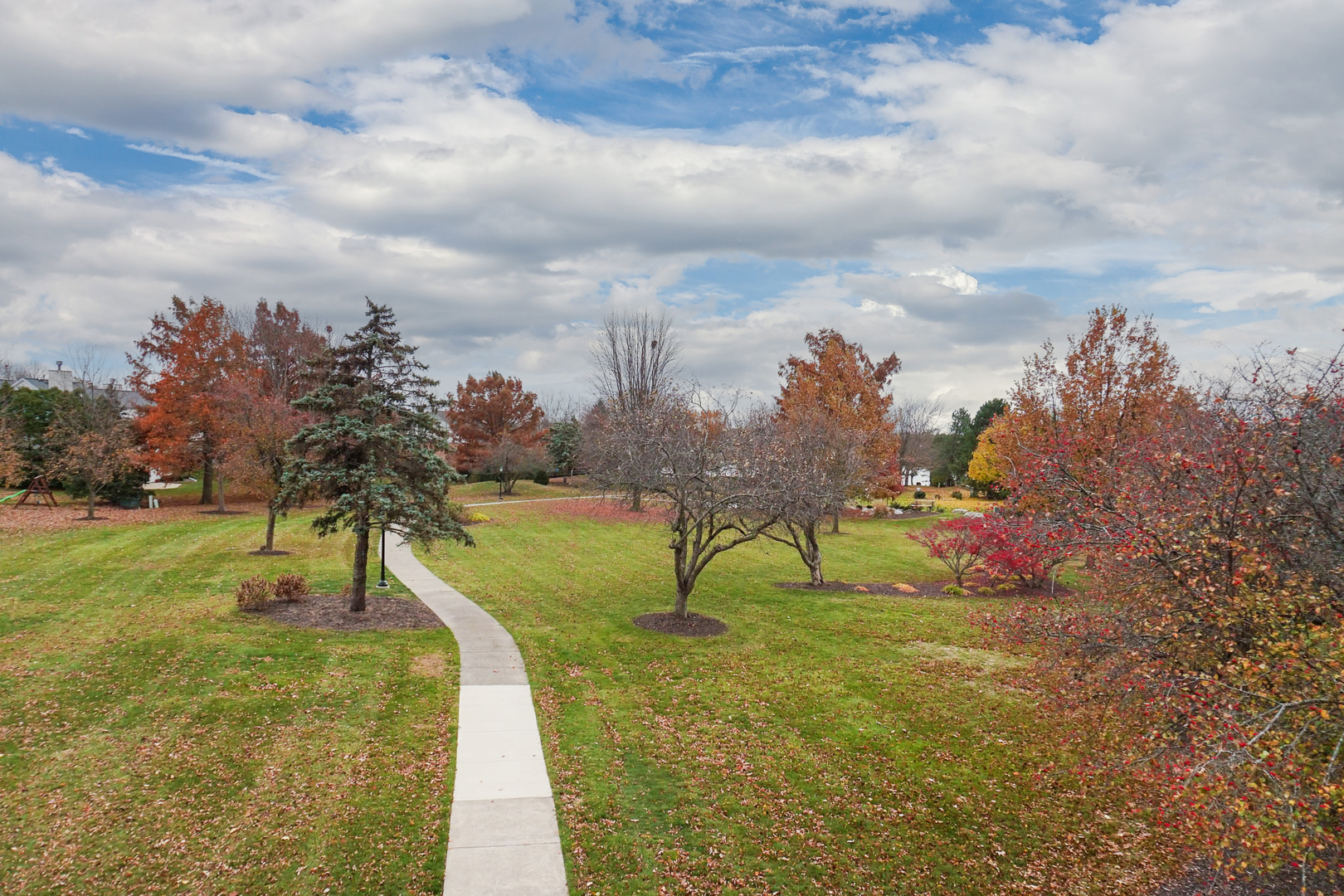 Bloomington, Illinois, 61704, United States, 5 Bedrooms Bedrooms, ,4 BathroomsBathrooms,Residential,For Sale,1991973