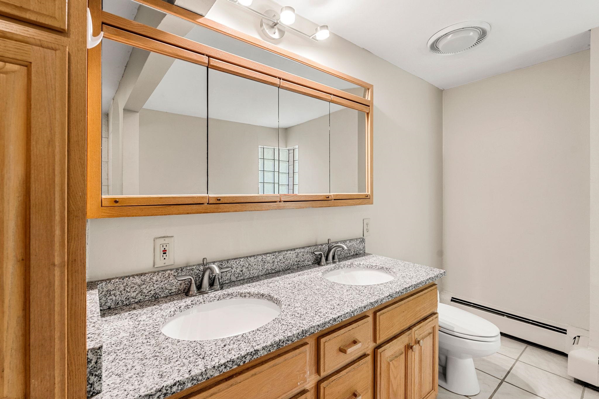 Bedford, New Hampshire, 03110, United States, 5 Bedrooms Bedrooms, ,5 BathroomsBathrooms,Residential,For Sale,1838857