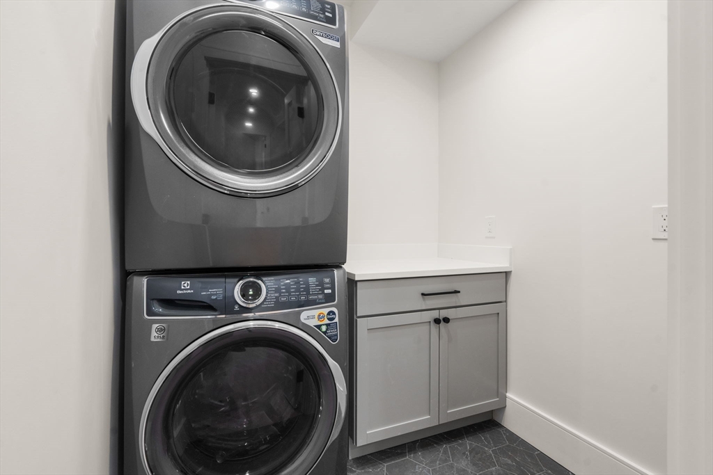 Newton, Massachusetts, 02465, United States, 6 Bedrooms Bedrooms, ,7 BathroomsBathrooms,Residential,For Sale,1995687