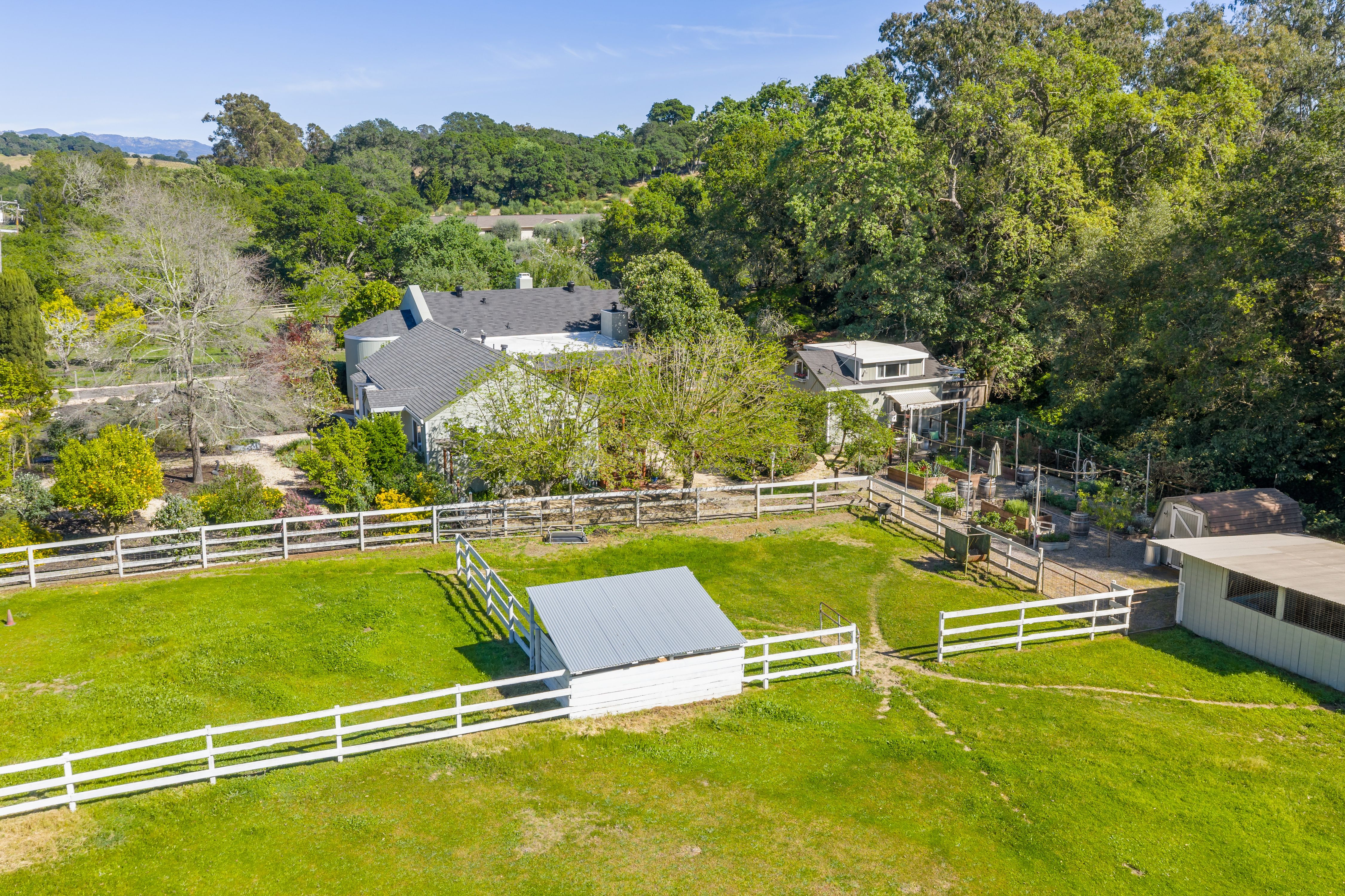  Charming Country Property - 物件實景