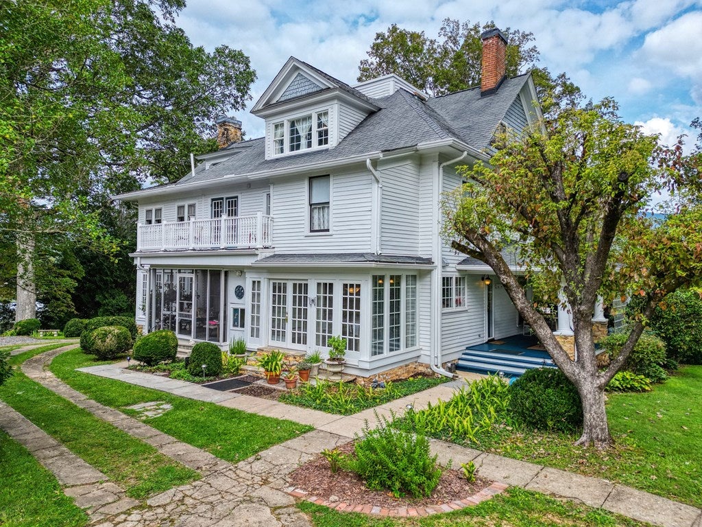 Andrews, North Carolina, 28901, United States, 5 Bedrooms Bedrooms, ,4 BathroomsBathrooms,Residential,For Sale,1912195