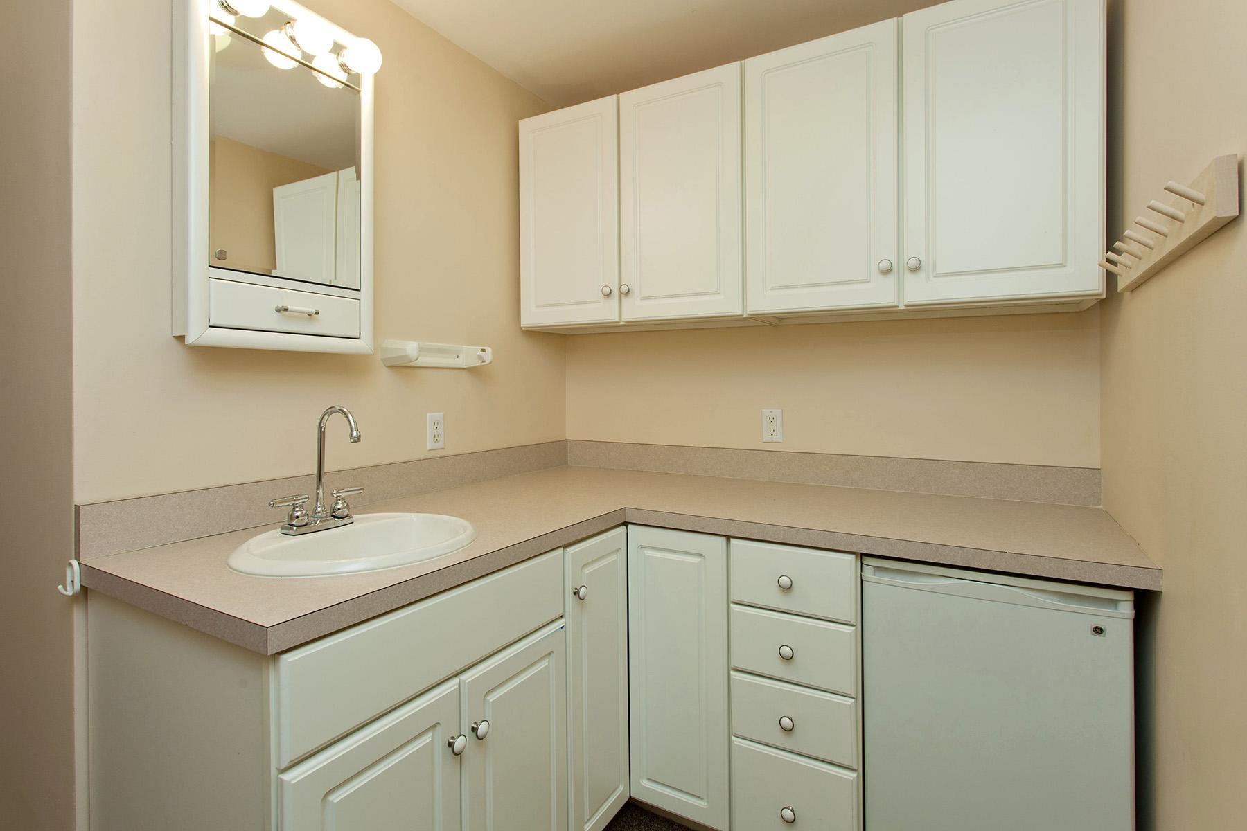 Minneapolis, Minnesota, 55403, United States, 3 Bedrooms Bedrooms, ,2 BathroomsBathrooms,Residential,For Sale,1714237