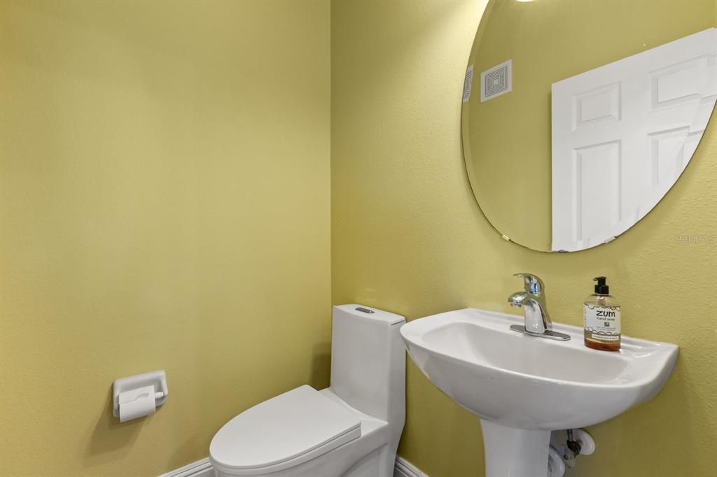Orlando, Florida, 32814, United States, 4 Bedrooms Bedrooms, ,5 BathroomsBathrooms,Residential,For Sale,1901363