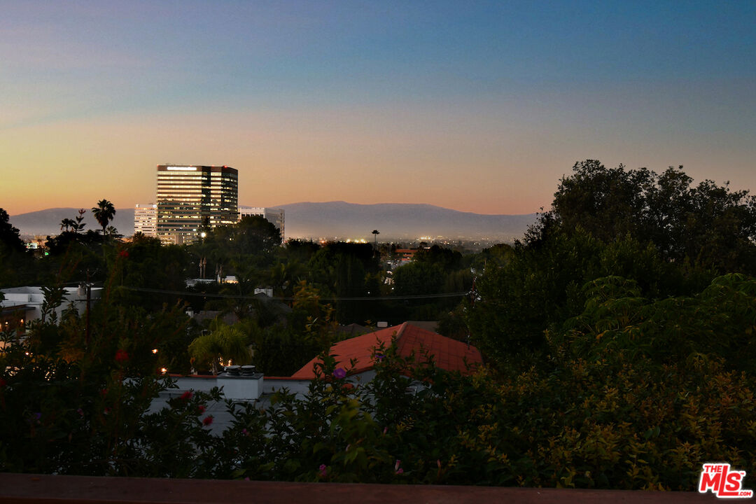 Sherman Oaks, California, 91403, United States, 3 Bedrooms Bedrooms, ,3 BathroomsBathrooms,Residential,For Sale,1989375