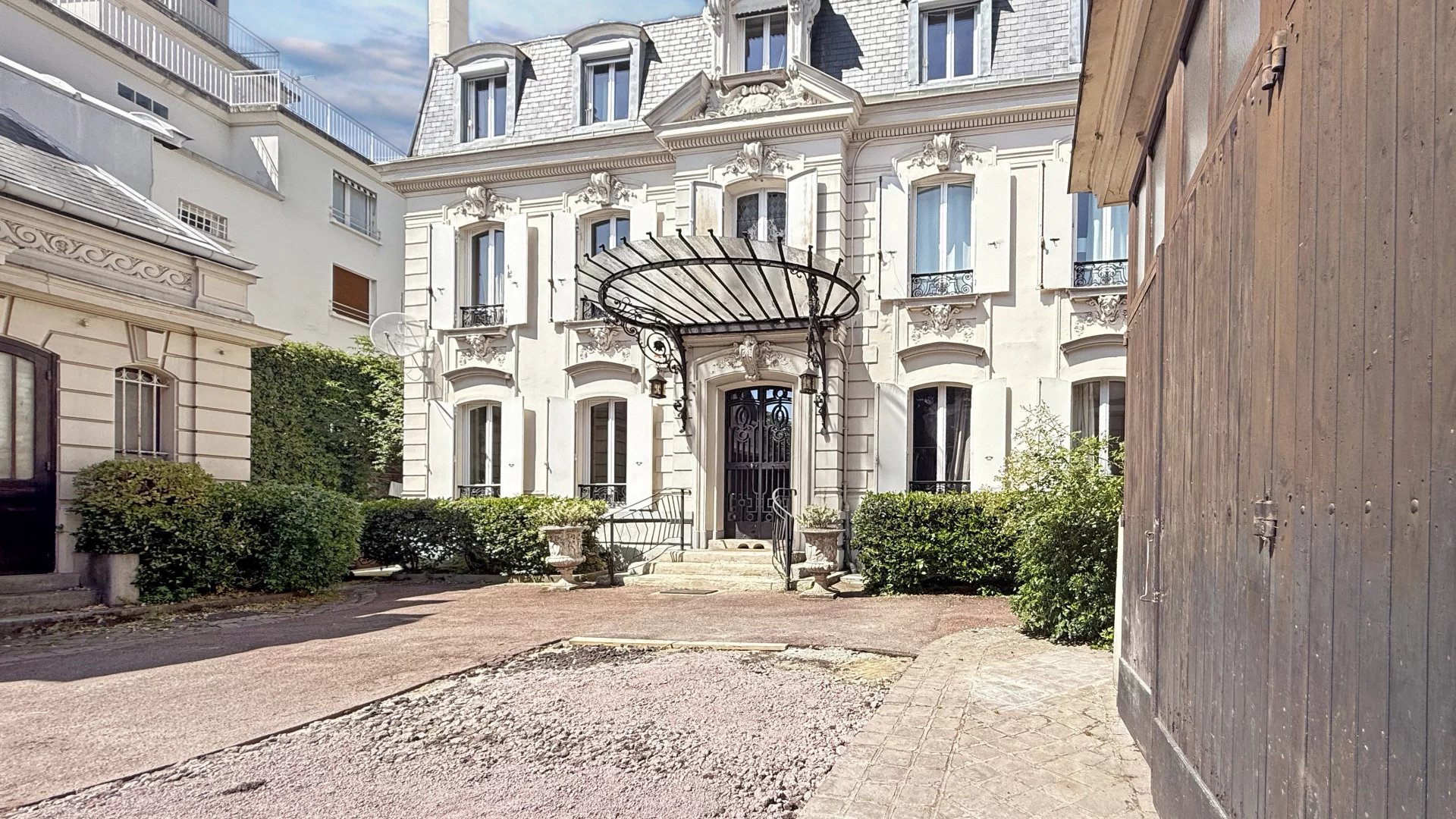 Versailles, Île-de-France, 78000, FR, 8 Bedrooms Bedrooms, ,8 BathroomsBathrooms,Residential,For Sale,1876940