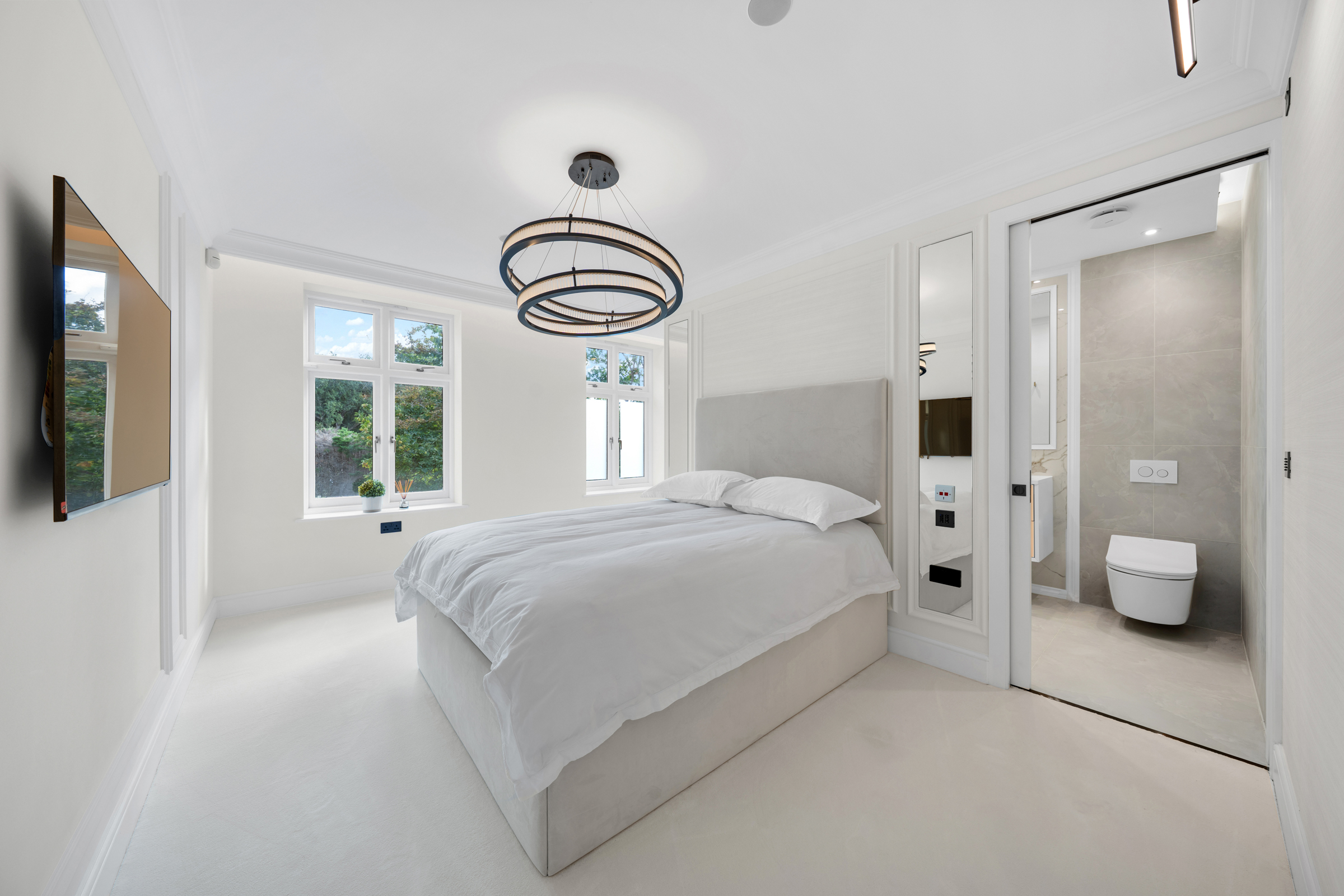  A six-bedroom St George’s Hill house with a private spa and rising-floor pool - 物件實景