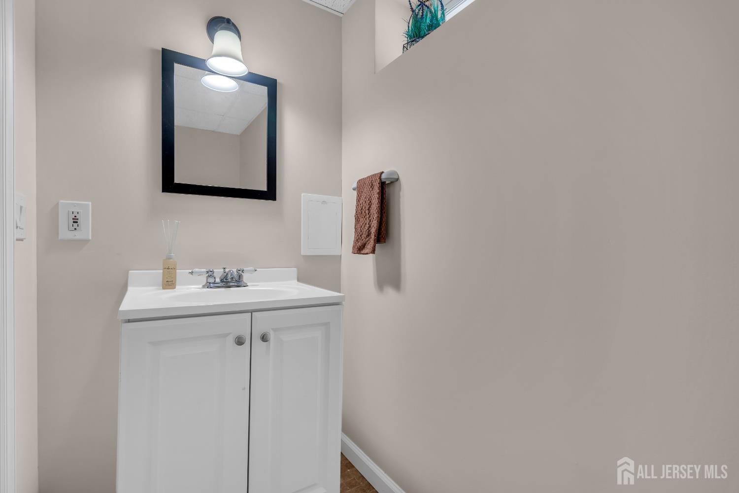 South Plainfield, New Jersey, 07080, United States, 3 Bedrooms Bedrooms, ,3 BathroomsBathrooms,Residential,For Sale,1939790