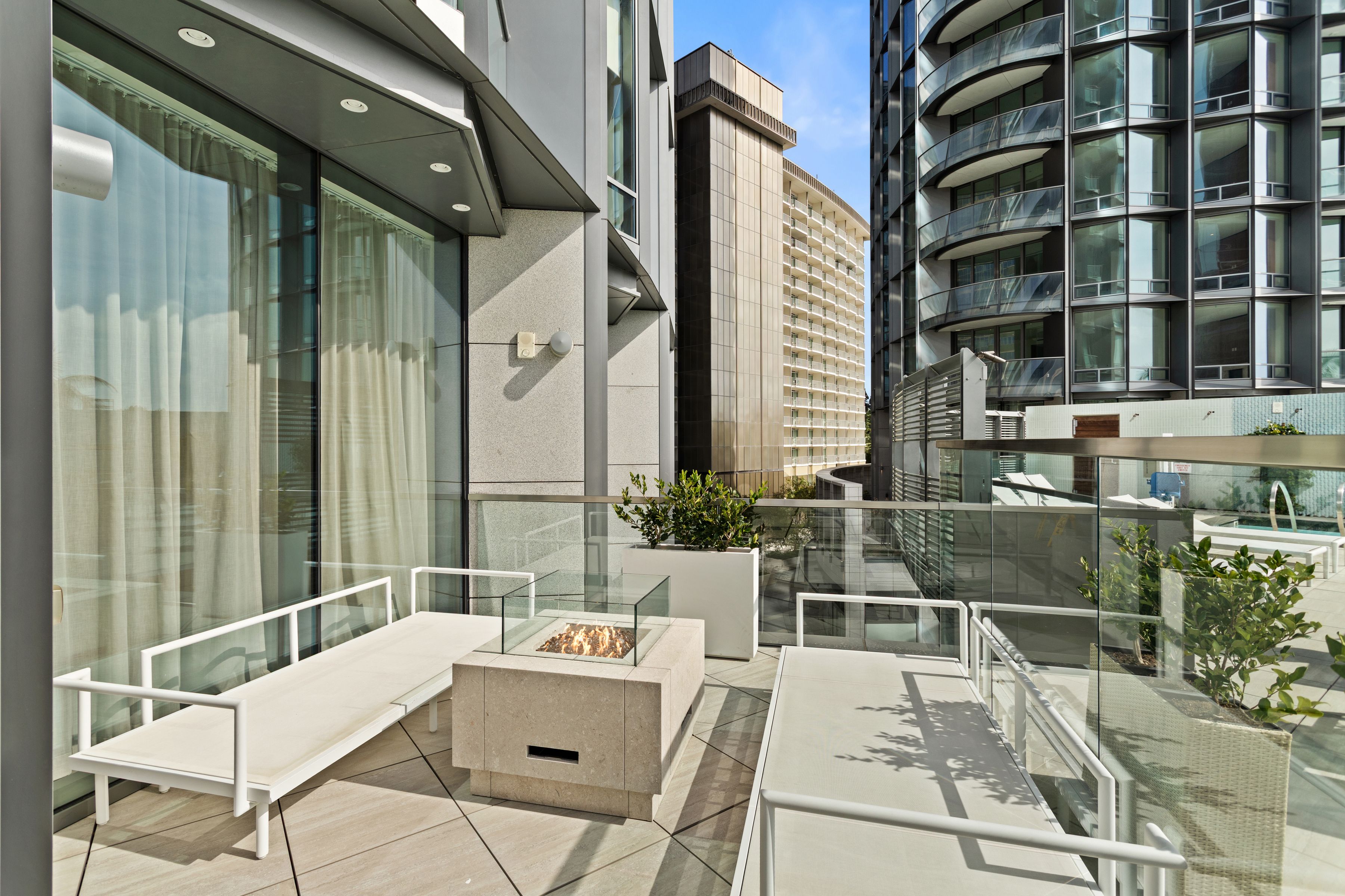  211 West Elm Court - 物件實景