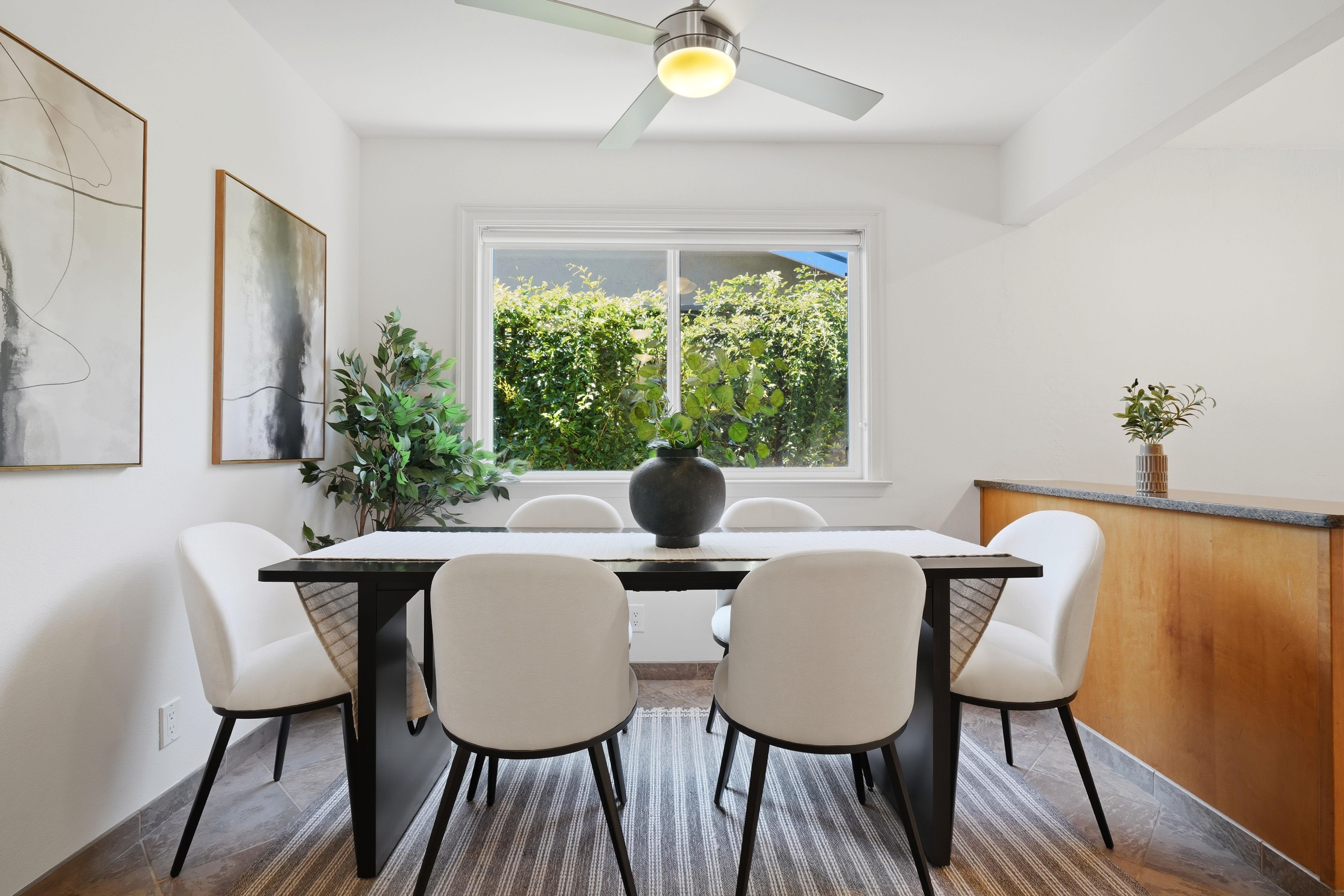  Private, Stylishly Updated Home in Prime Cambrian Location - 物件實景