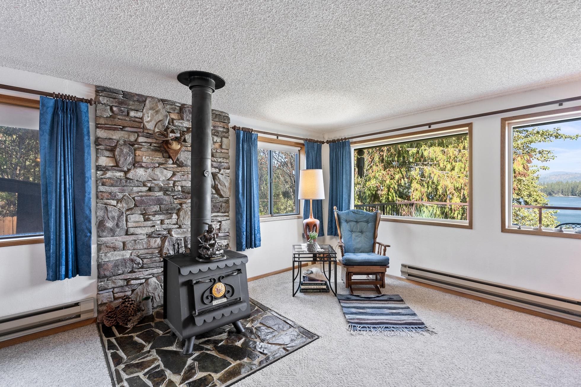 Newman Lake, Washington, 99025, United States, 3 Bedrooms Bedrooms, ,1 BathroomBathrooms,Residential,For Sale,1979183