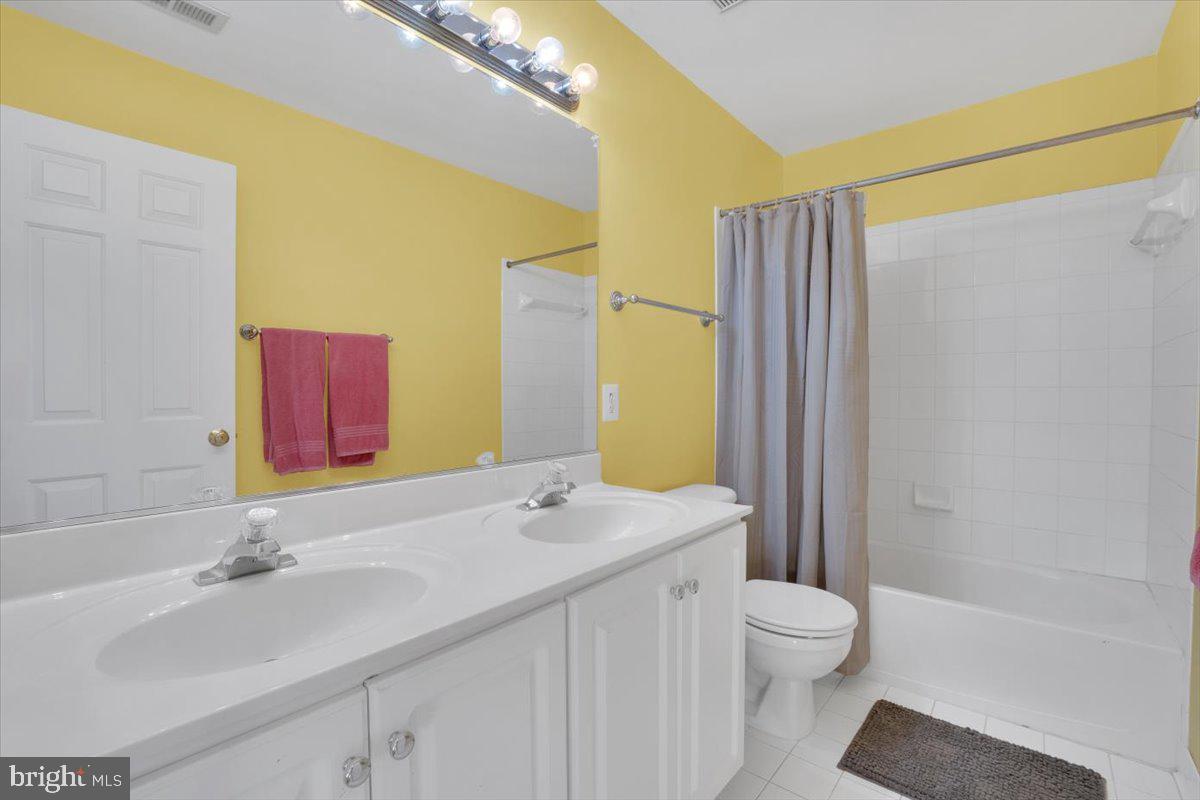 Hamilton, Virginia, 20158, United States, 4 Bedrooms Bedrooms, ,5 BathroomsBathrooms,Residential,For Sale,1987096