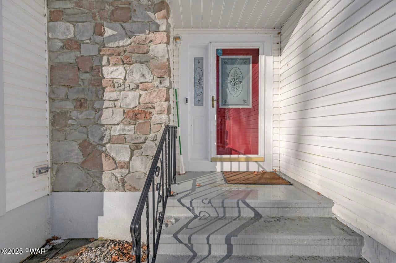 Lords Valley, Pennsylvania, 18428, United States, 6 Bedrooms Bedrooms, ,3 BathroomsBathrooms,Residential,For Sale,2001480