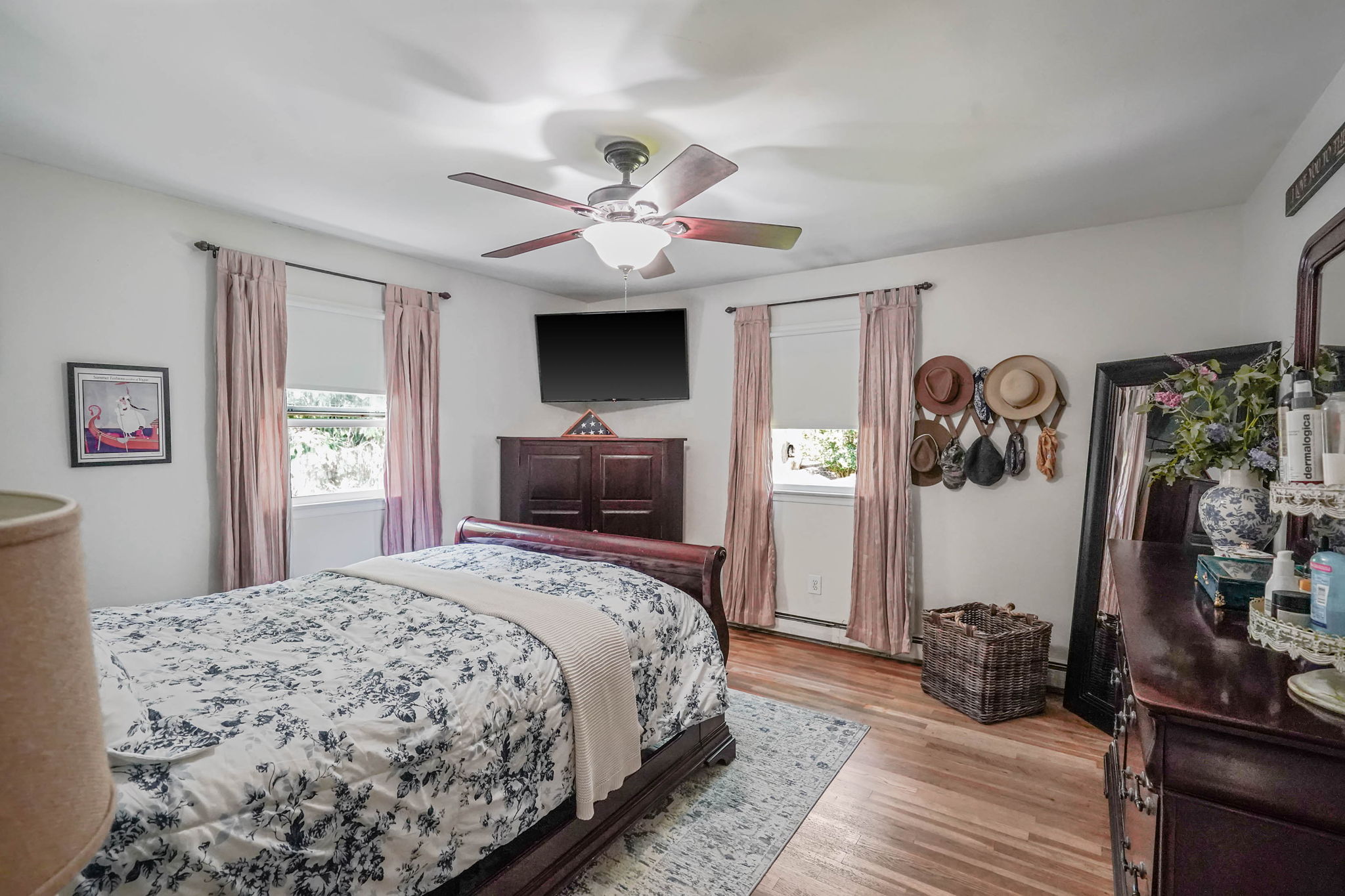 Wading River, New York, 11792, United States, 5 Bedrooms Bedrooms, ,2 BathroomsBathrooms,Residential,For Sale,1943116