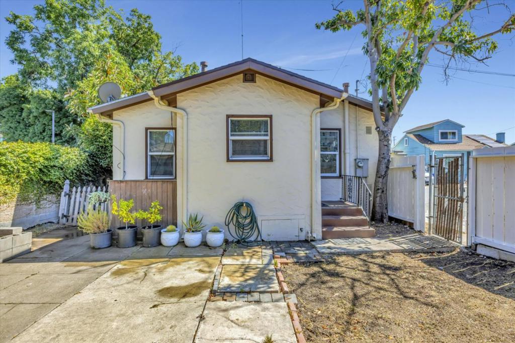 Hayward, California, 94541, United States, 2 Bedrooms Bedrooms, ,1 BathroomBathrooms,Residential,For Sale,1976609