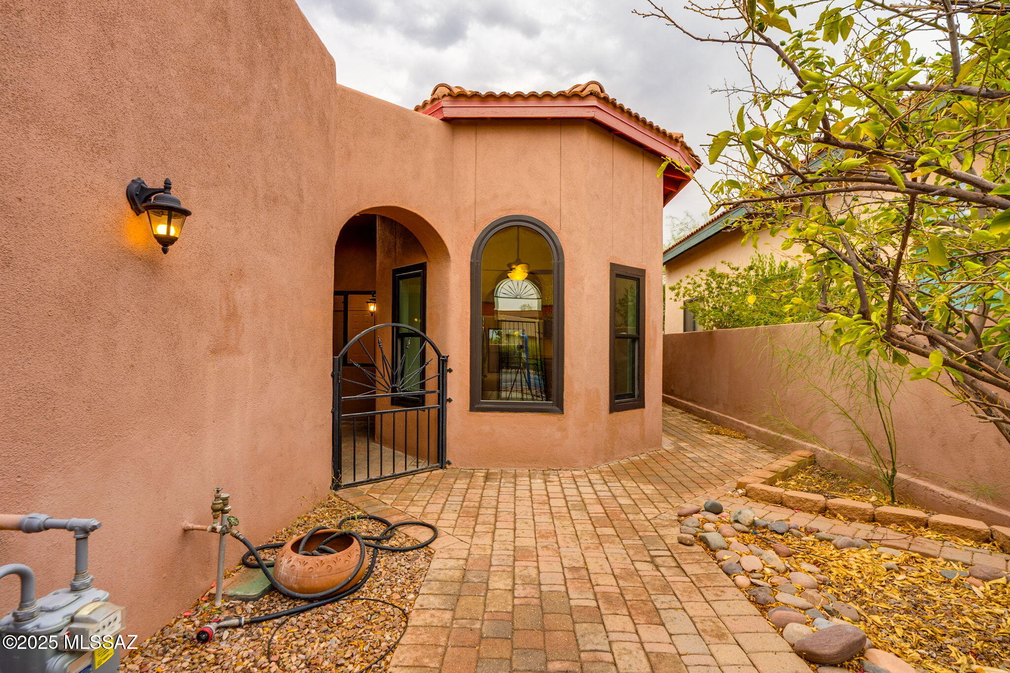 Tucson, Arizona, 85718, United States, 3 Bedrooms Bedrooms, ,2 BathroomsBathrooms,Residential,For Sale,1891107
