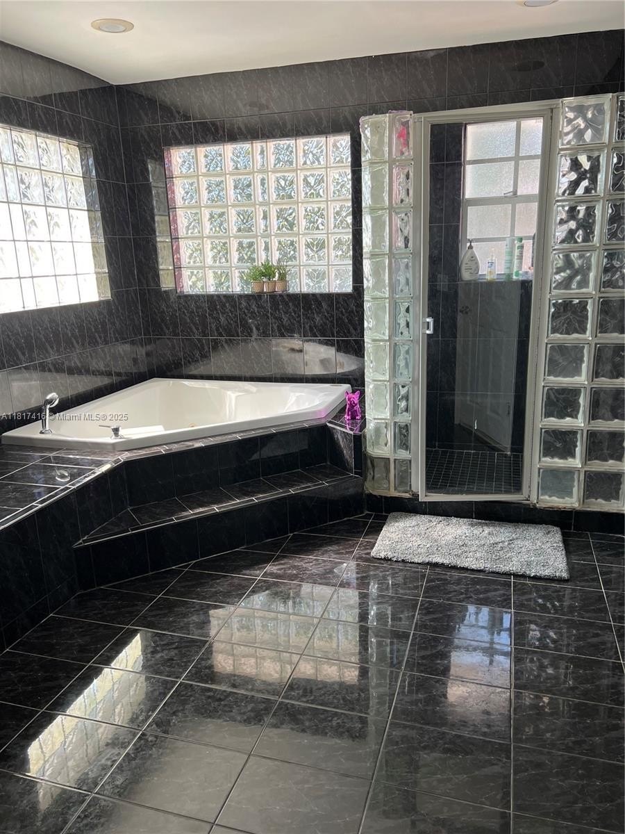 Miami, Florida, 33155, United States, 6 Bedrooms Bedrooms, ,4 BathroomsBathrooms,Residential,For Sale,1979278