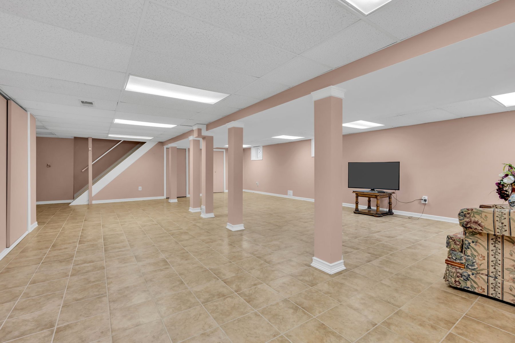  Spacious Middletown Colonial with Updates - 物件實景