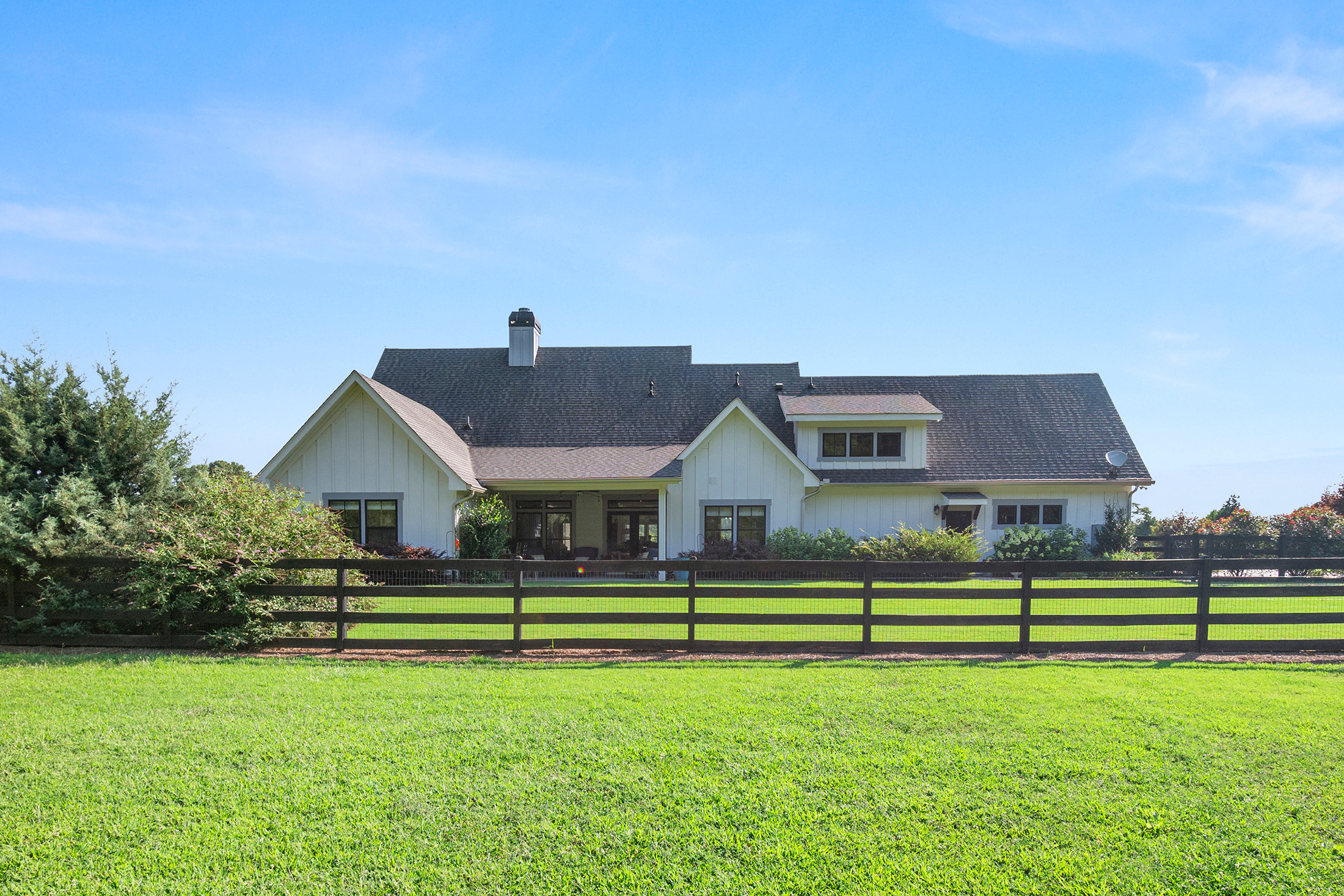  Tucked Away on Five+/- Acres - 物件實景