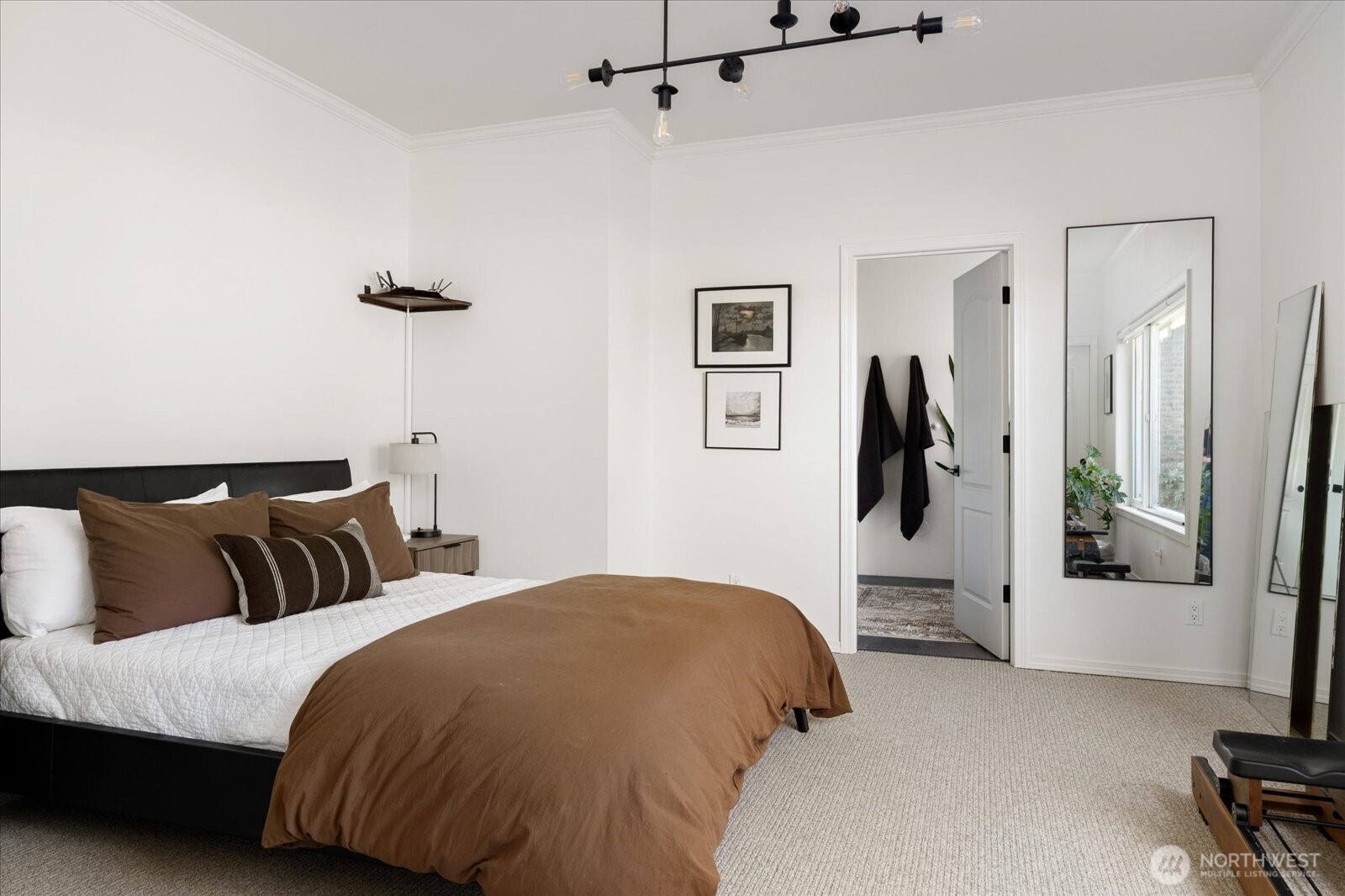 Oak Harbor, Washington, 98277, United States, 4 Bedrooms Bedrooms, ,2 BathroomsBathrooms,Residential,For Sale,1992987