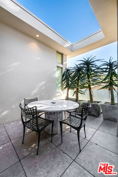 Beverly Hills, California, 90210, United States, 4 Bedrooms Bedrooms, ,5 BathroomsBathrooms,Residential,For Sale,1687212
