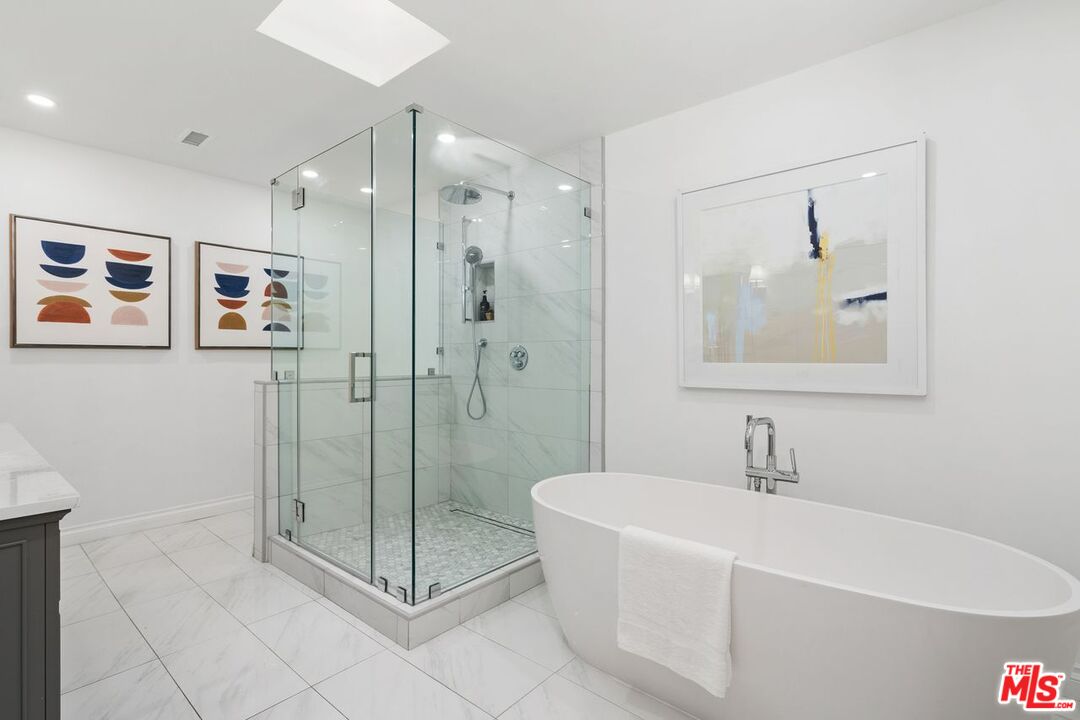 Los Angeles, California, 90077, United States, 3 Bedrooms Bedrooms, ,3 BathroomsBathrooms,Residential,For Sale,1933289