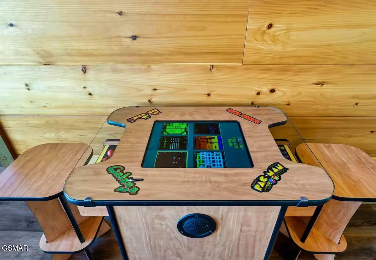 Sevierville, Tennessee, 37876, United States, 3 Bedrooms Bedrooms, ,5 BathroomsBathrooms,Residential,For Sale,1976900