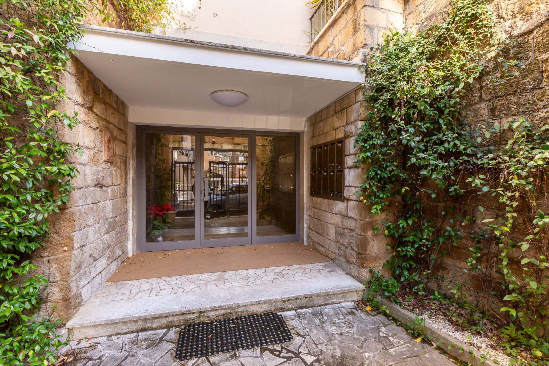 Roma, Roma, 00100, IT, 3 Bedrooms Bedrooms, ,2 BathroomsBathrooms,Residential,For Sale,1877173