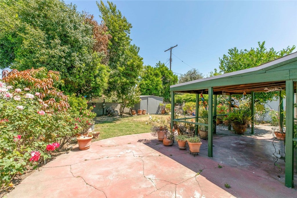 Van Nuys, California, 91405, United States, 2 Bedrooms Bedrooms, ,2 BathroomsBathrooms,Residential,For Sale,1941030