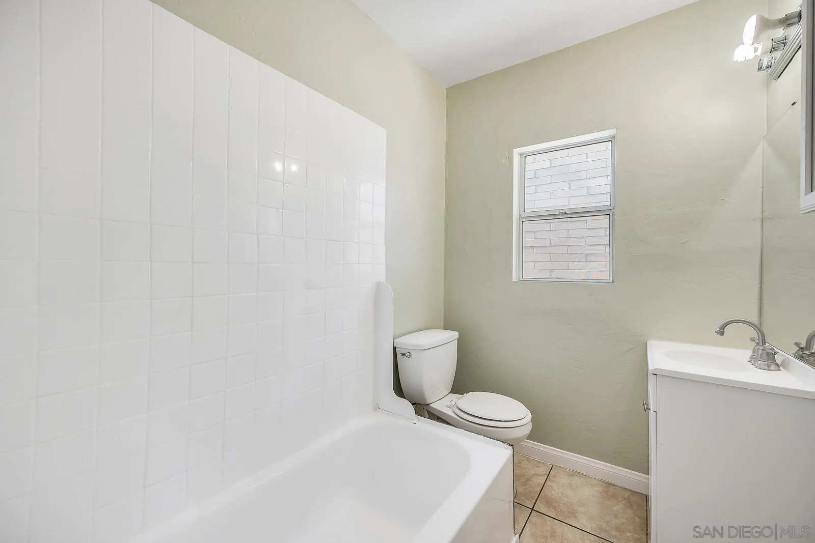 National City, California, 91950, United States, 5 Bedrooms Bedrooms, ,2 BathroomsBathrooms,Residential,For Sale,1895811