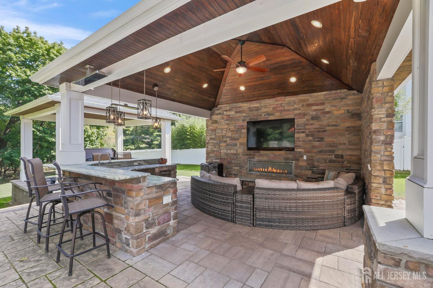 Marlboro, New Jersey, 07751, United States, 5 Bedrooms Bedrooms, ,3 BathroomsBathrooms,Residential,For Sale,1975938