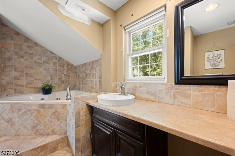 Rockaway Twp., New Jersey, 07849, United States, 9 Bedrooms Bedrooms, ,4 BathroomsBathrooms,Residential,For Sale,1976781