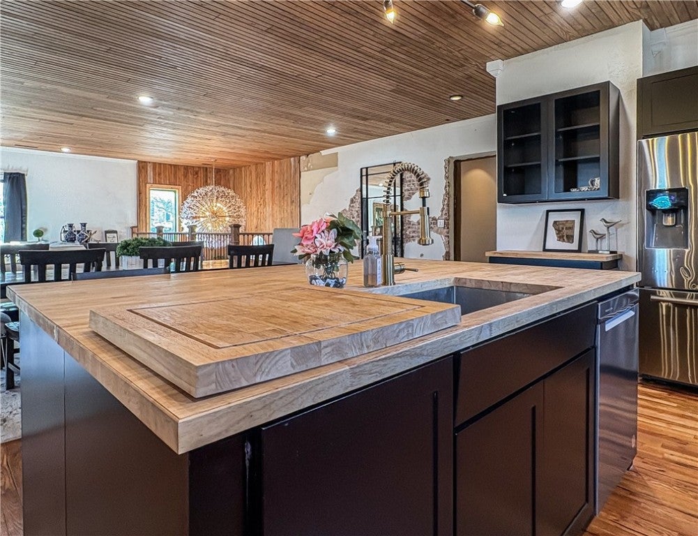 Berryville, Arkansas, 72616, United States, 3 Bedrooms Bedrooms, ,2 BathroomsBathrooms,Residential,For Sale,1994885