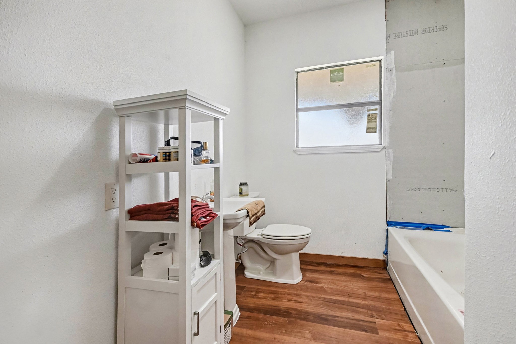 Crosby, Texas, 77532, United States, 3 Bedrooms Bedrooms, ,4 BathroomsBathrooms,Residential,For Sale,1994750