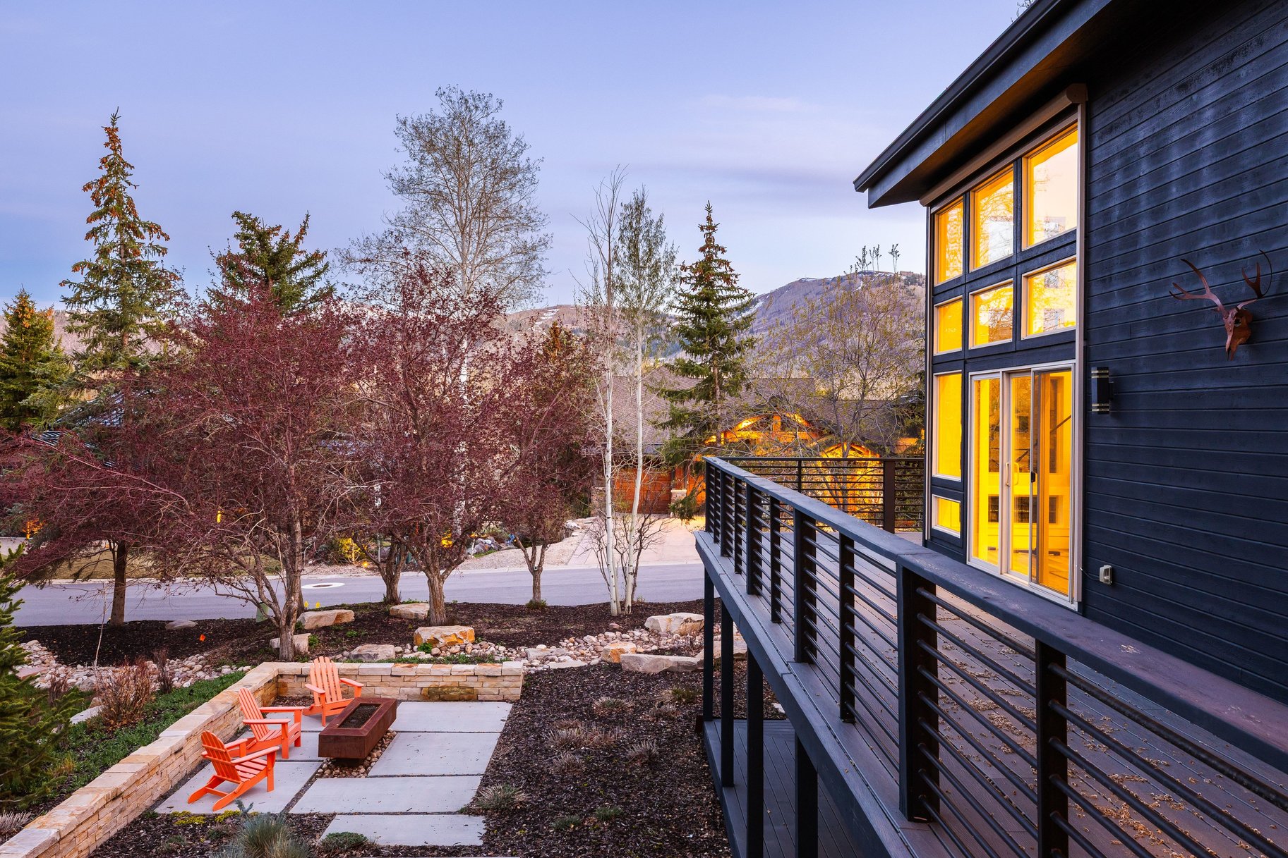  Light Filled Open Floor Plan with Great Outdoor Space - 物件實景